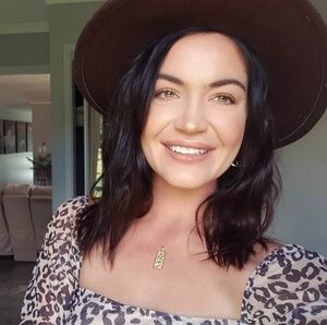 Meet your Posher, Tay